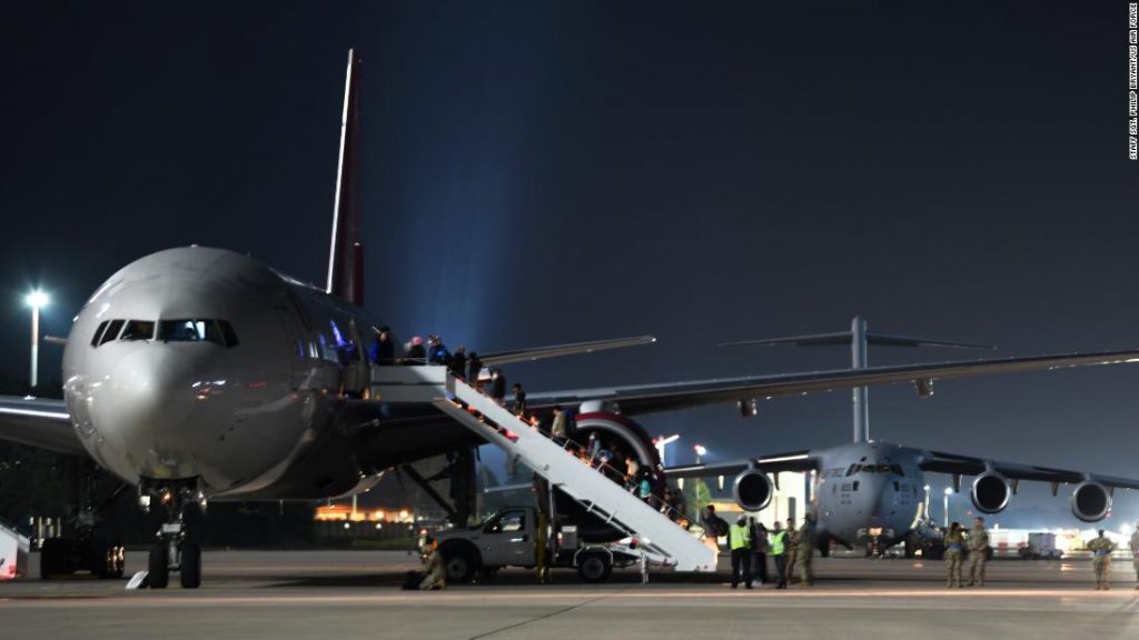 Afghanische Evakuierungsflüge in die USA vom Luftwaffenstützpunkt Ramstein in Deutschland wurden wieder aufgenommen