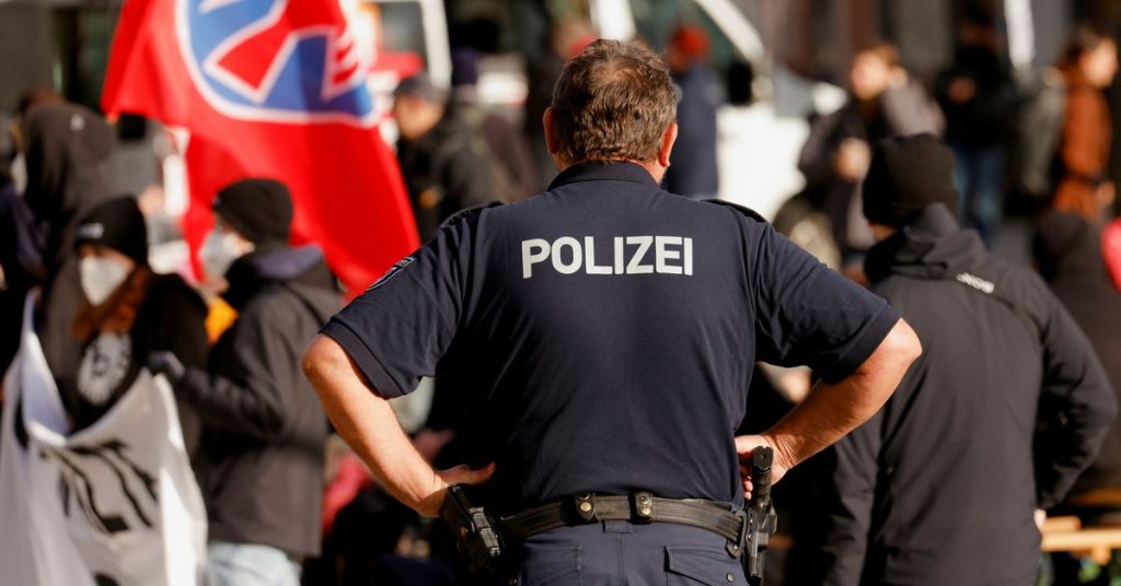 Deutsche Polizei nimmt rechtsextreme Milizen fest, die an der polnischen Grenze patrouillieren