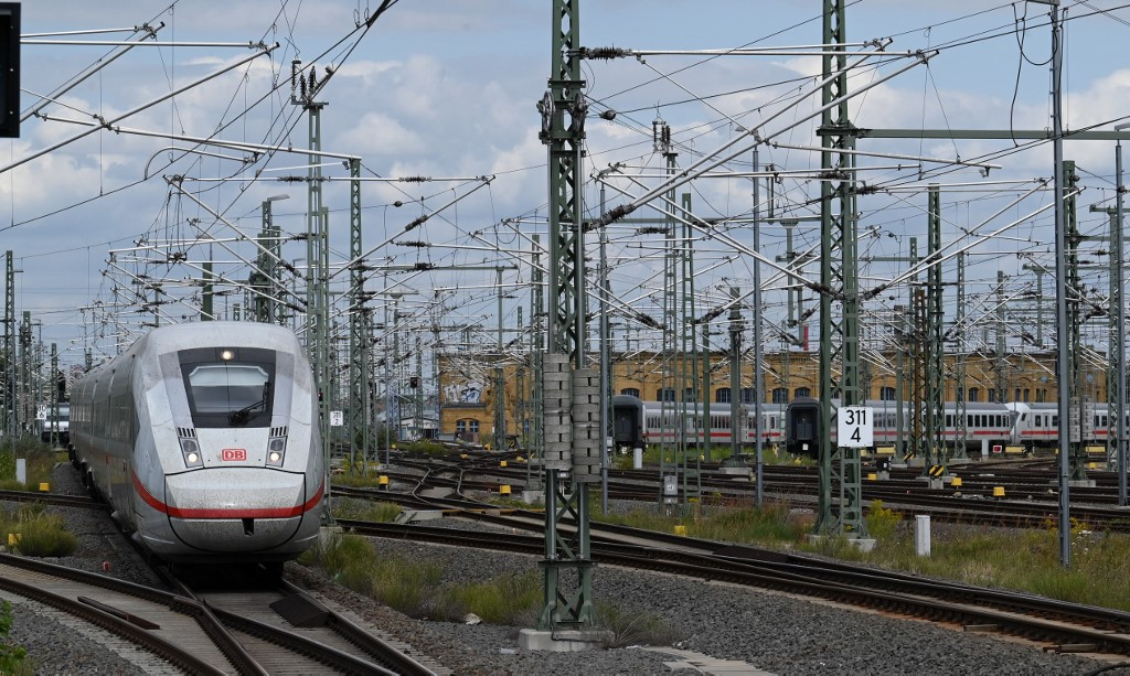 Germany unveils first self-driving train