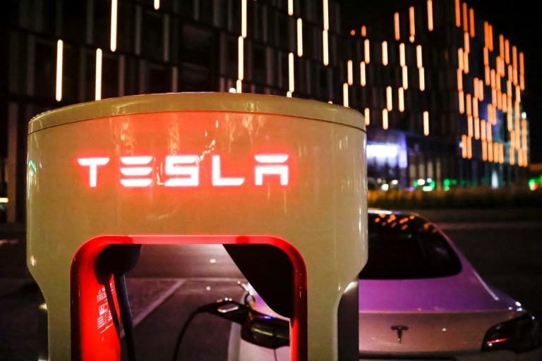 Tesla veranstaltet "Giga Fest" in umstrittener deutscher Fabrik
