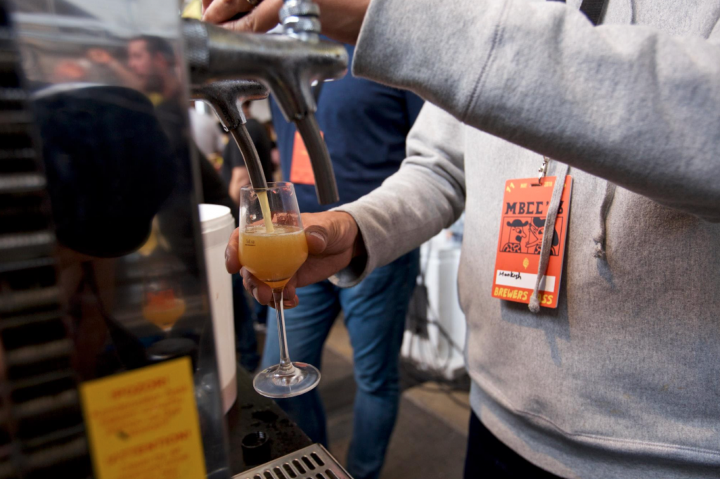 Unter Druck - Brauereien ziehen sich als Reaktion auf Vorwürfe wegen sexueller Belästigung vom Mikkeller Beer Festival zurück - Happy Beer Hunt