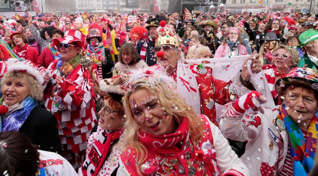 Deutsche feiern trotz hoher Virenzahl wieder Karneval