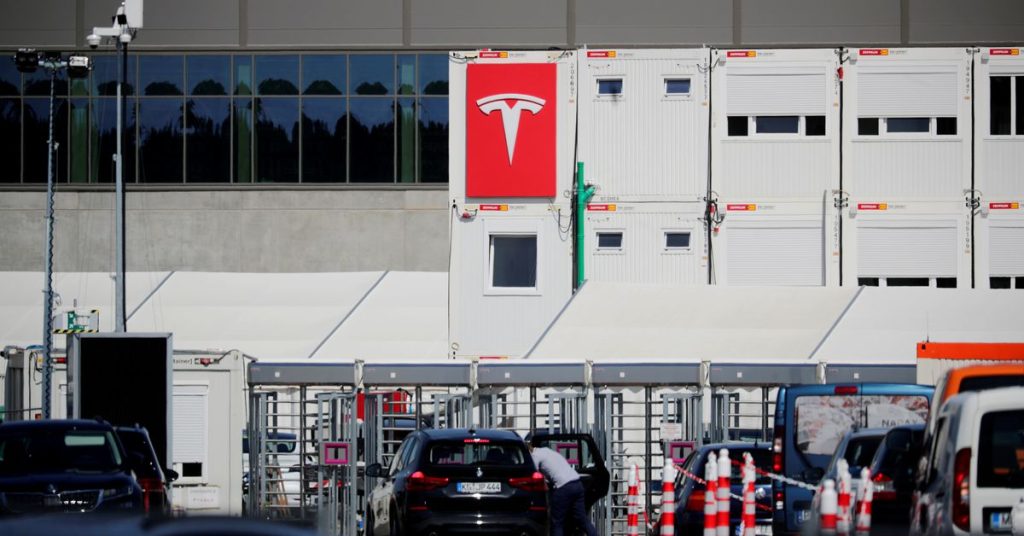 Tesla spricht sich gegen staatliche Beihilfen für das deutsche Batteriewerk aus, da Musk Subventionen ablehnt
