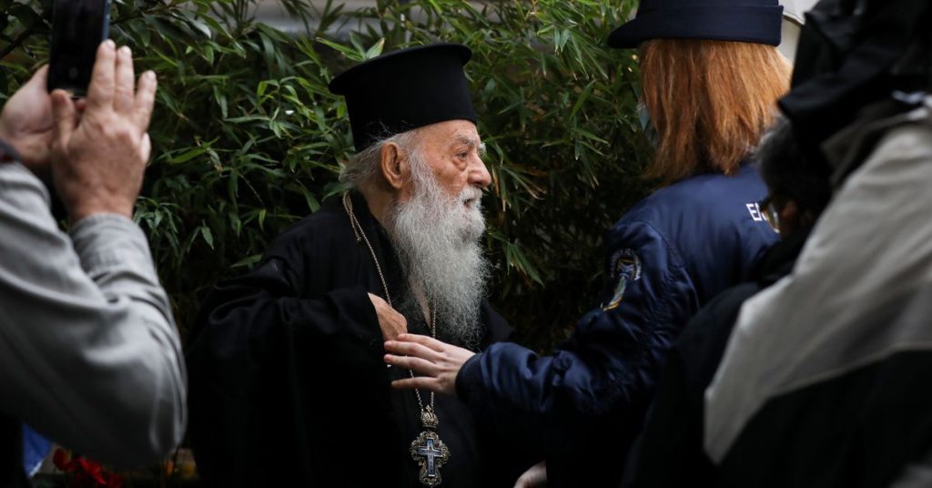 Orthodoxer Priester schreit Franziskus in Athen "Papst, du bist ein Ketzer"