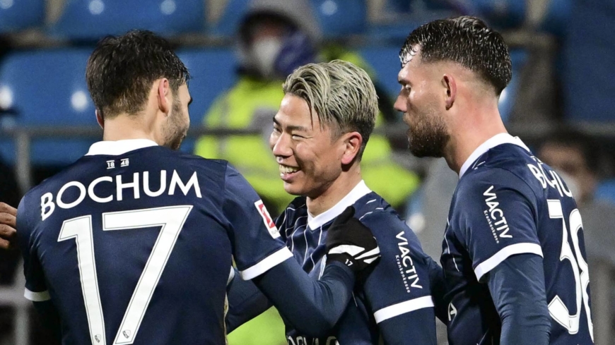 Takuma Asano schießt den ersten Saisontreffer und rettet damit das Unentschieden für Bochum