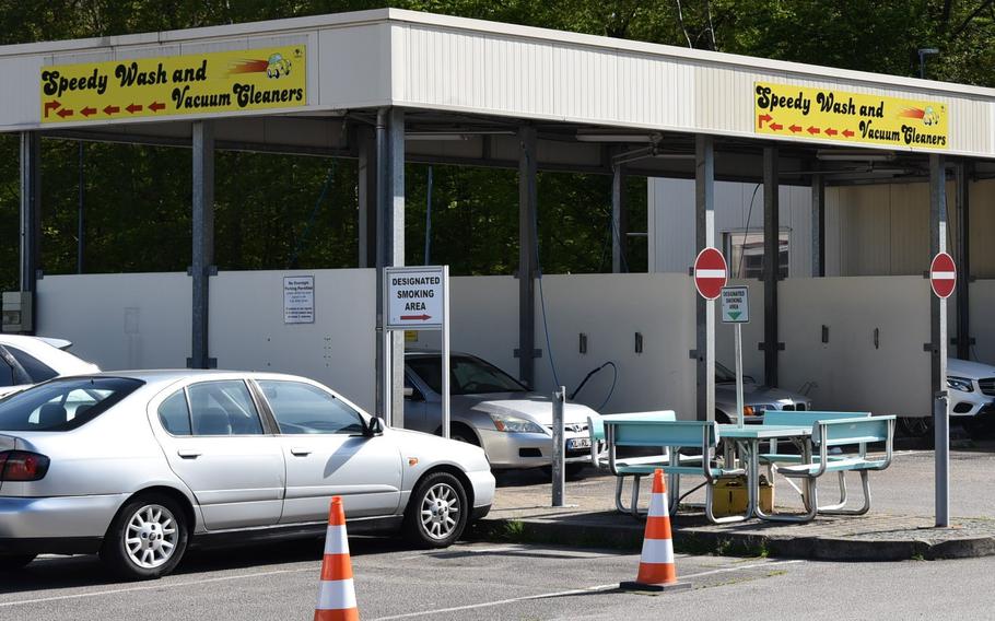 Kunden von Autowaschanlagen auf US-Militärbasen in Europa werden ihre Preise ab April steigen sehen, sagten Militärbeamte.
