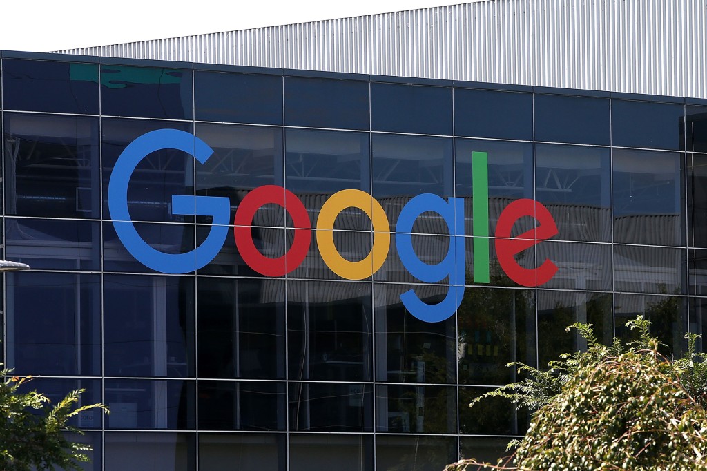 Google-Logo außerhalb des Gebäudes