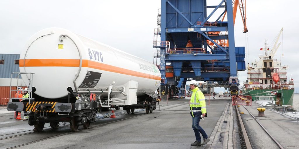 Deutschland schreitet mit dem ersten LNG-Terminal voran, um die Abhängigkeit von russischem Gas zu verringern