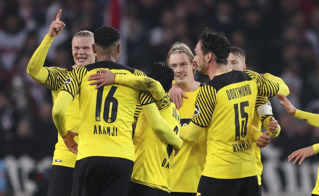 Brandt erzielt als Einwechselspieler 2 Tore, Dortmund schlägt Stuttgart 2:0