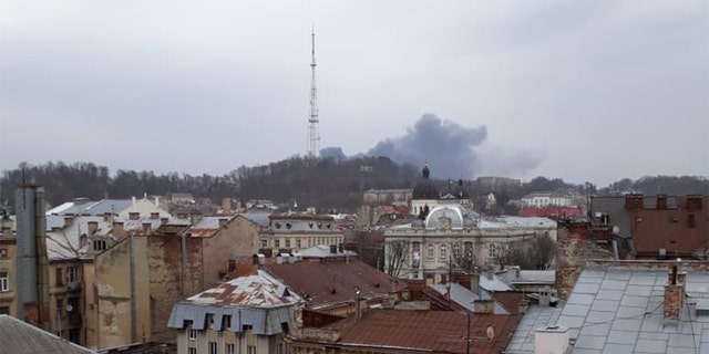Explosionen erschütterten am Samstag, den 26. März 2022, die Stadt Lemberg in der Westukraine in der Nähe eines Öldepots.