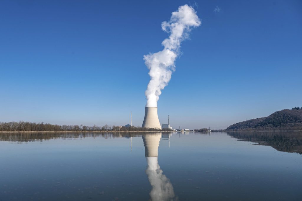 Deutschland streitet über Atomabschaltung inmitten von Sorgen um die Gasversorgung