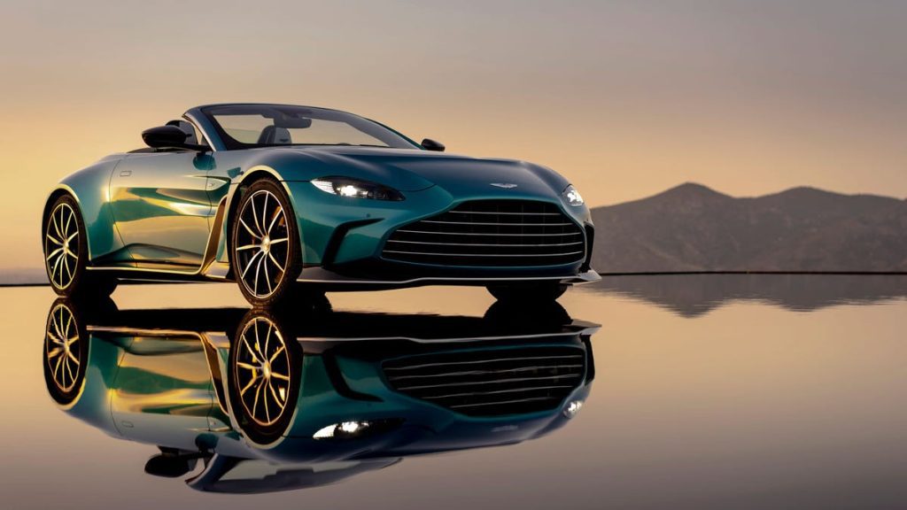 Aston Martin stellt in Pebble Beach den 690 PS starken V12 Vantage Roadster vor