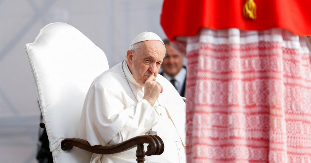 Zurücktretende Päpste seien demütig, sagt Franziskus bei einem Besuch in Mittelitalien
