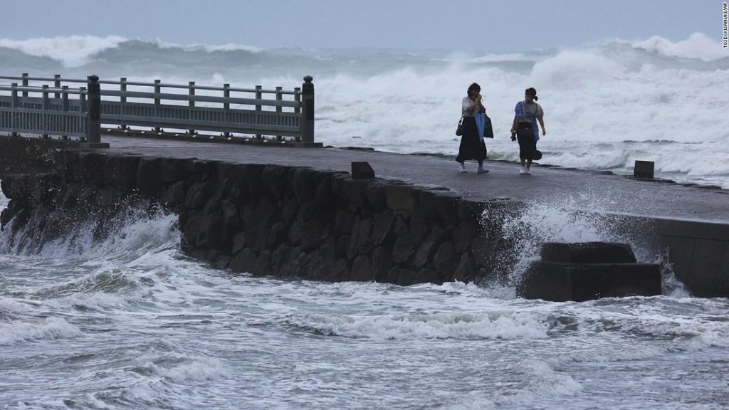 Taifun Nanmadol: Millionen müssen evakuiert werden, da sich der Sturm Japan nähert