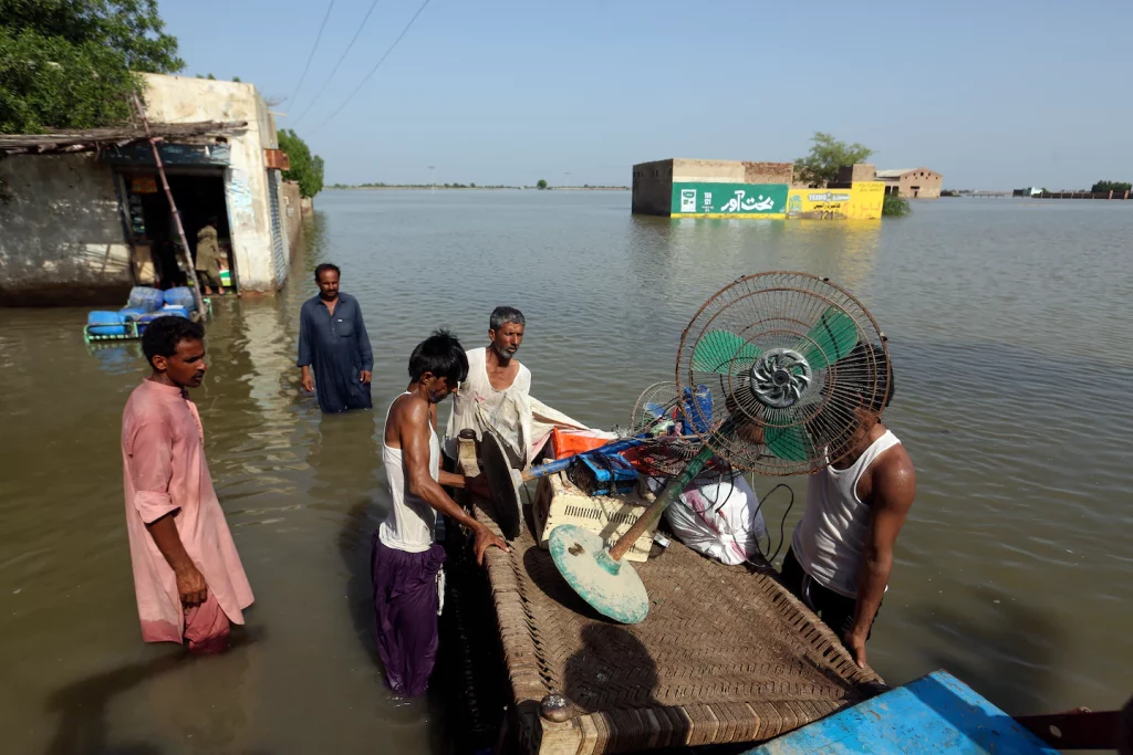 Der pakistanische Manchar-See tritt über seine Ufer, da die Überschwemmungen sich verschärfen
