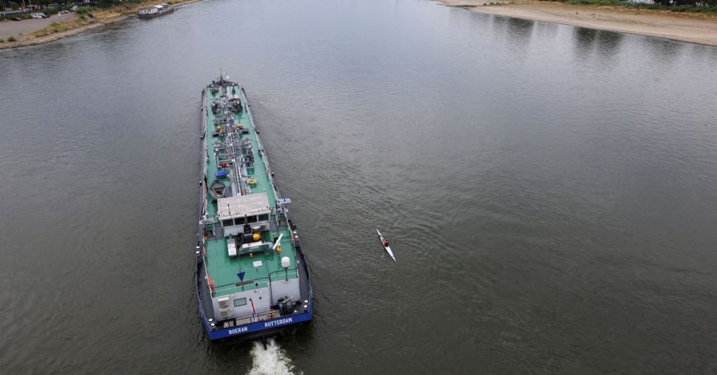 Deutschlands niedriger Wasserstand im Rhein bleibt über Krisentiefs