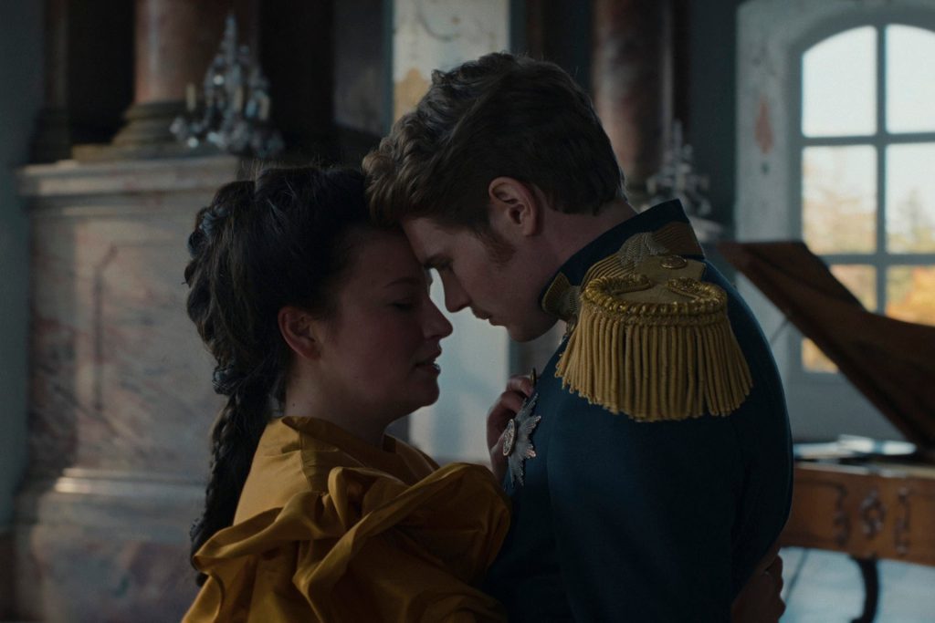 Devrim Lingnau as Elisabeth and Philip Froissant as Franz Joseph in The Empress