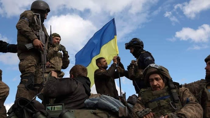 Die ukrainischen Streitkräfte haben am 13. Oktober 19 russische Truppenkonzentrationen getroffen, berichtet der Generalstab