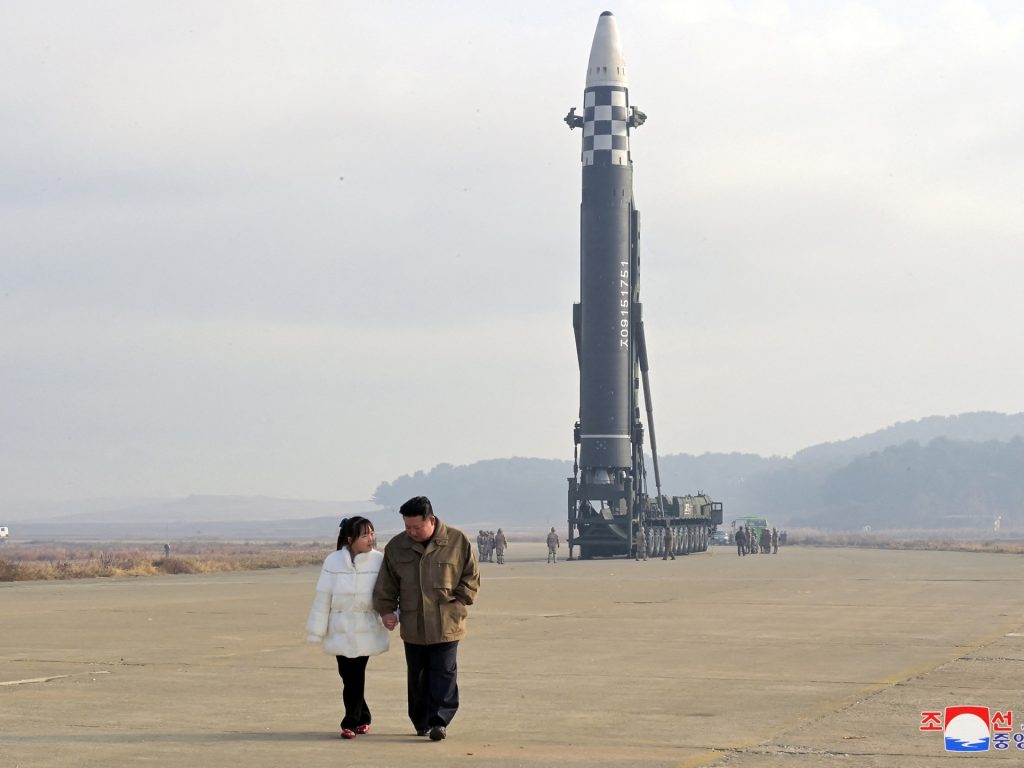 Kim Jong Un aus Nordkorea enthüllt seine Tochter beim Start einer Rakete |  Nachrichten über Atomwaffen