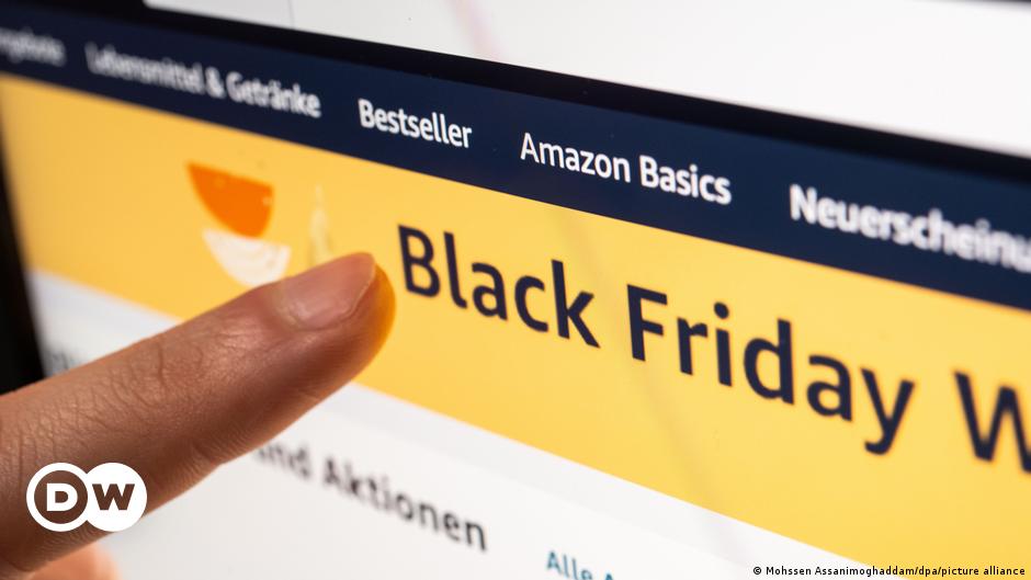 Deutsche Gewerkschaften fordern Amazon-Beschäftigte zum Streik am Schwarzen Freitag auf - DW - 24.11.2022