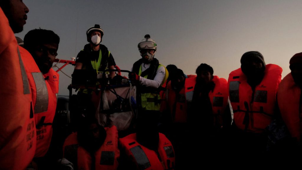 Deutschland fordert Italien dringend auf, Migranten zu helfen, die auf NGO-Booten gestrandet sind