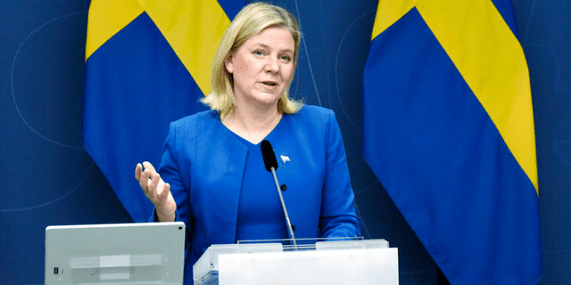 Die schwedische Ministerin Priime Magdalena Andersson spricht auf einer digitalen Pressekonferenz