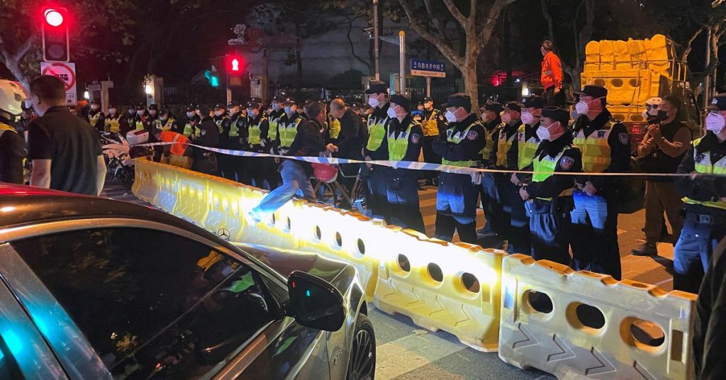 Laut BBC hat die chinesische Polizei einen ihrer Journalisten während eines Protests in Shanghai angegriffen