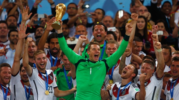 Neuer schließt zukünftige WM-Teilnahmen nicht aus, nachdem er sich von Deutschlands Reise nach Katar erholt hat