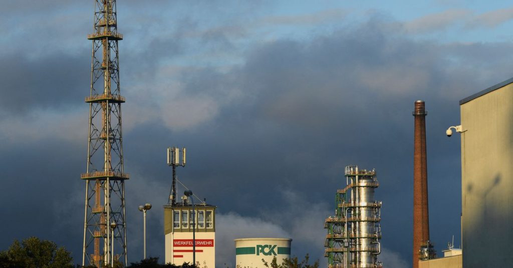 Deutschland erwartet nächste Woche Entscheidung über Öllieferungen der Raffinerie Schwedt - Ministerium