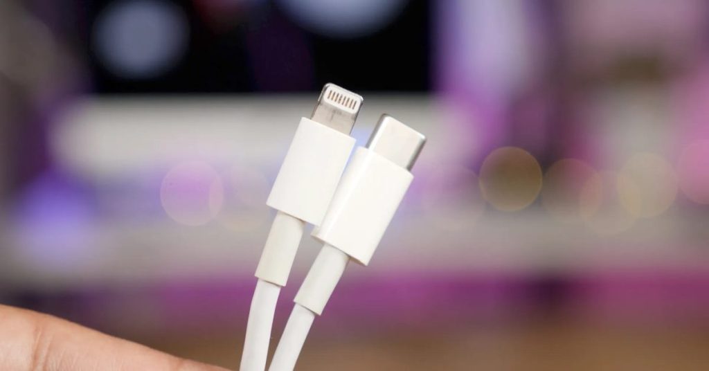 Der USB-C-Anschluss des iPhone 15 hat eine begrenzte Geschwindigkeit für nicht zertifizierte Kabel
